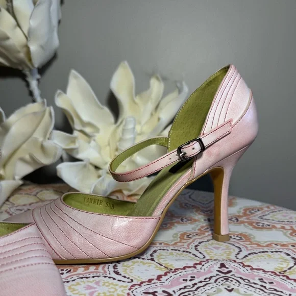 𝗡𝗘𝗪 𝐍.𝐘.𝐋.𝐀 Mary Jane Heels - Picture 11 of 14